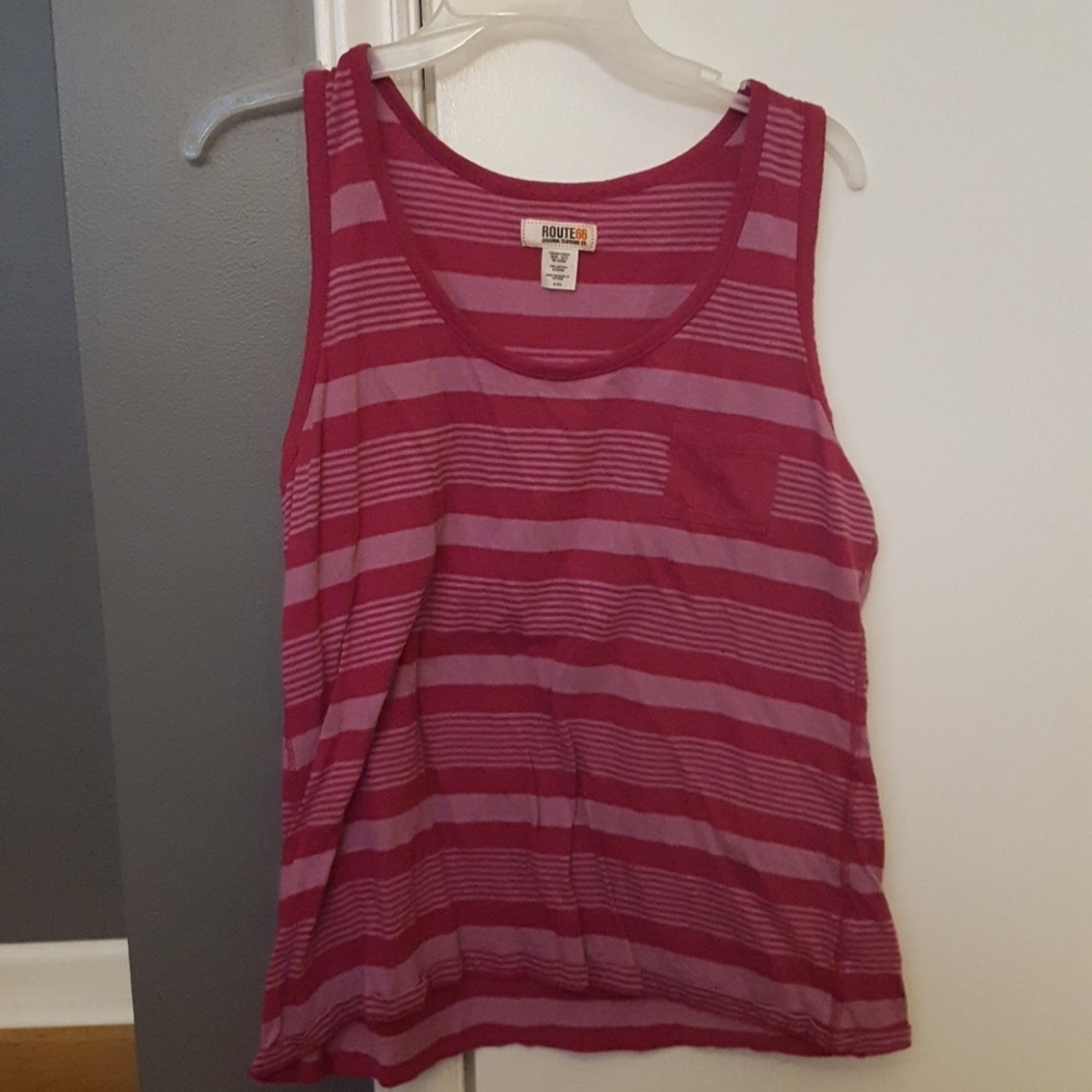 Tank top with corner pocket
